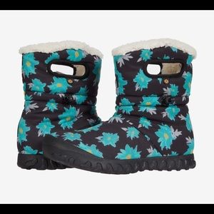 Womens size 9 B-Moc Bogs